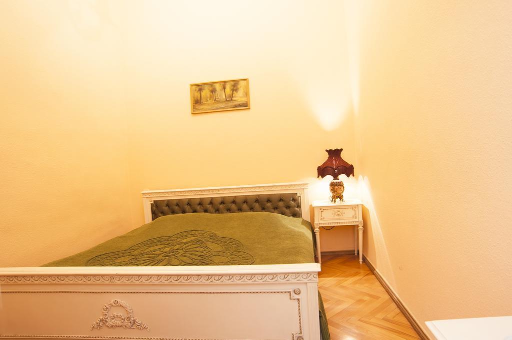 Apartment In Purtseladze Street Tbilisi Eksteriør billede
